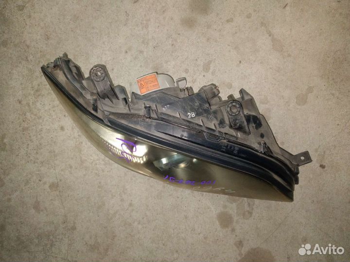 Правая фара (xenon) Subaru Legacy 03 - 05 г.в