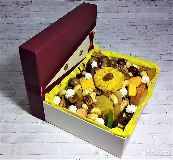 Подарок мужчине. Подарок из орехов и сухофруктов