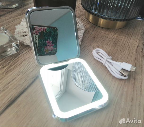 Зеркало карманное с подсветкой новое