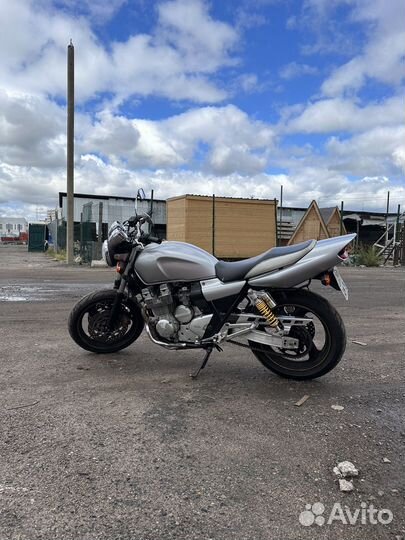 Yamaha XJR 400