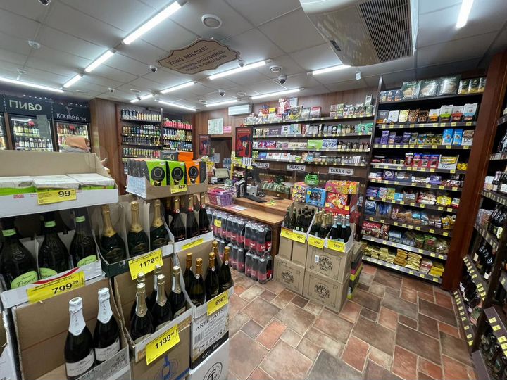 Помещение на первой линии в центре, 152.4 м²