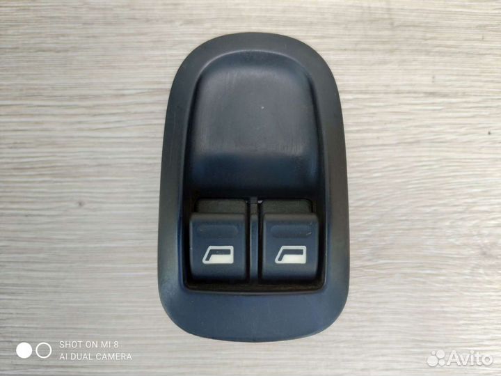 Кнопки стеклоподъёмников Peugeot 206