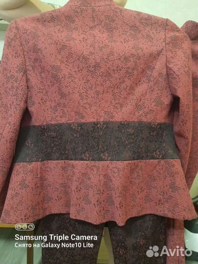 Брючный костюм женский