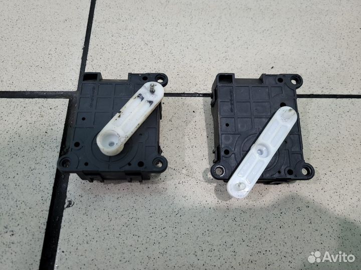 Моторчик заслонки печки Kia Cerato 1