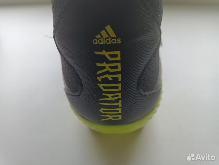 Футбольные бутсы adidas predator freak