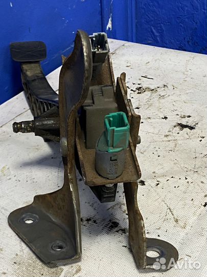 Педаль электронная тормоза и сцепления megane 2