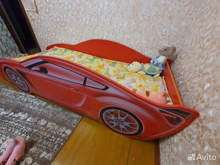 Детская кровать машина