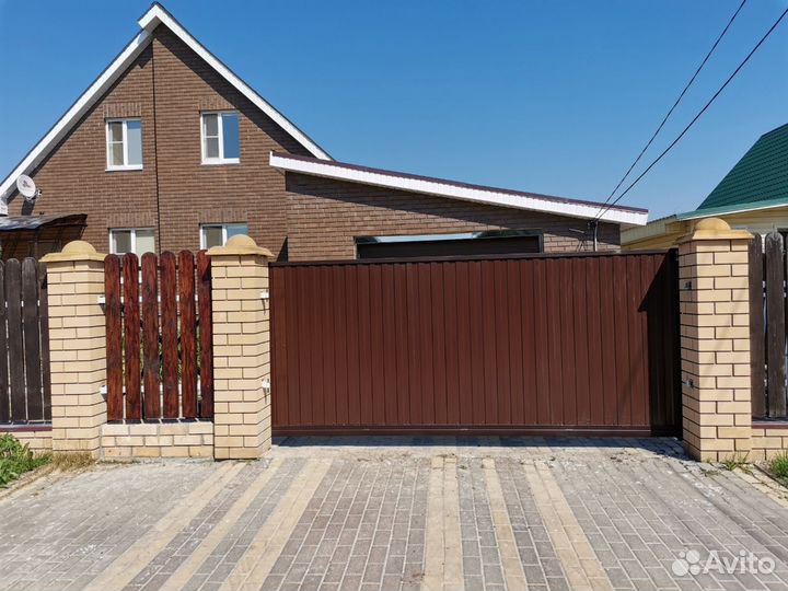 Откатные ворота для коттеджа