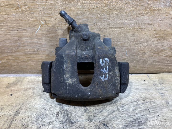 Суппорт передний правый Ford Focus 2 S77