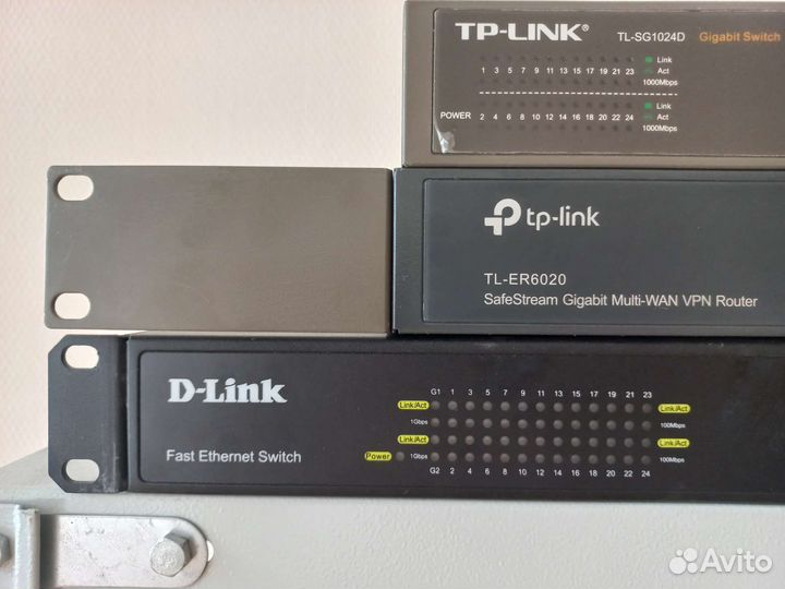Коммутаторы TP-Link, D-Link, 3 штуки