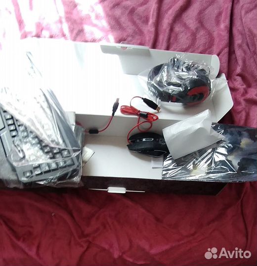 Игровой набор клавиатура + мышь+коврик+гарнитура