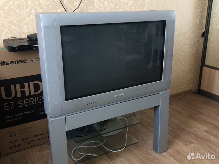Телевизор с тумбой Philips