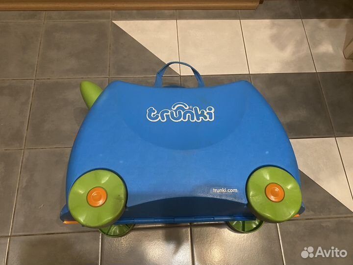 Детский чемодан каталка trunki