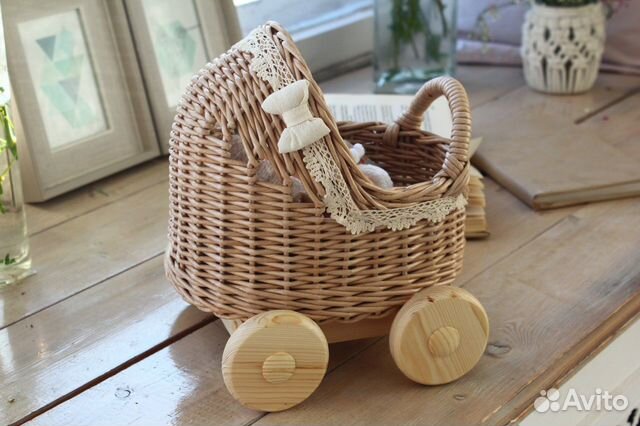 Плетеная коляска для кукол