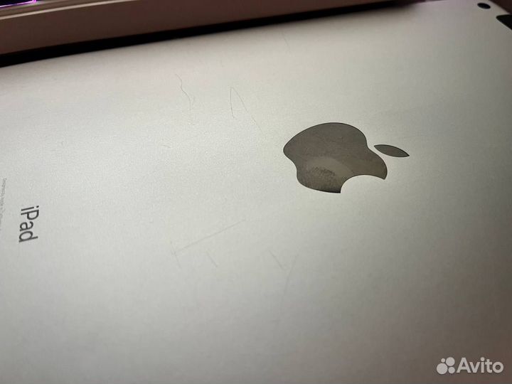 iPad 5 (2017) 32gb Wi-Fi + Cellular