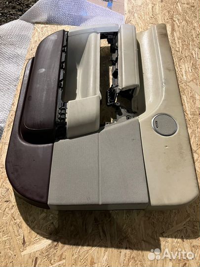 Обшивка двери передняя левая Range Rover 4 на запч