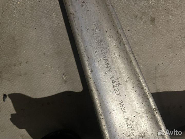 Верхний левый рычаг Mercedes w140