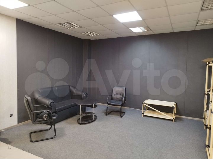 Офис с мебелью и мокрой точкой на Королева 56 м²