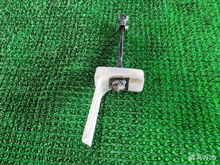 Ограничитель двери прав. перед. Toyota Land Cruise