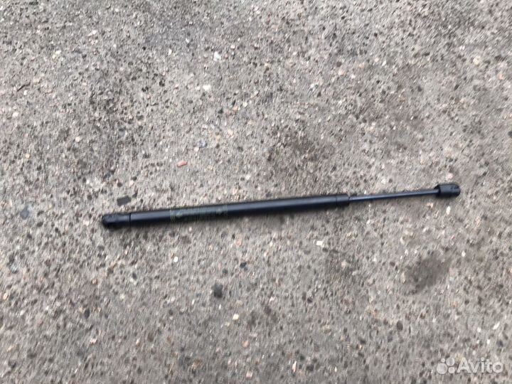 Амортизатор заднего сиденья Chevrolet Tahoe III