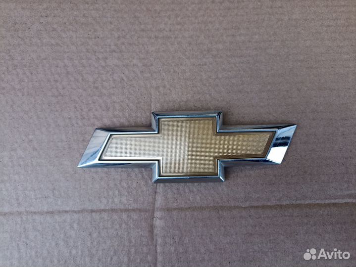 Эмблема крышки багажника Chevrolet Cruze J300