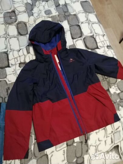 Куртка и два пакета детских вещей