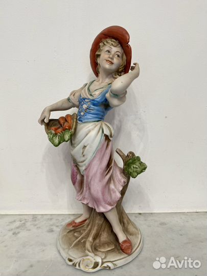 Антикварная статуэтка бисквитный фарфор