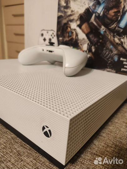 Xbox One s 1tb с играми