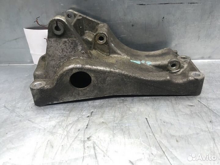 Кронштейн генератора Volkswagen Golf Iii/Vento