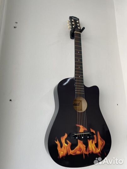 Акустическая гитара на огне