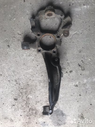 Поворотный кулак левый для Land Rover Discovery 4