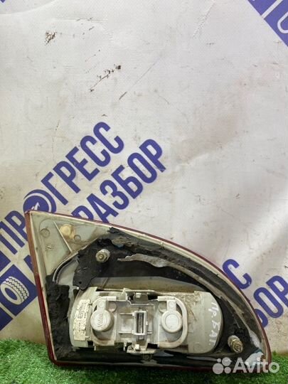 Фонарь задний правый Toyota Avensis универсал 1.8