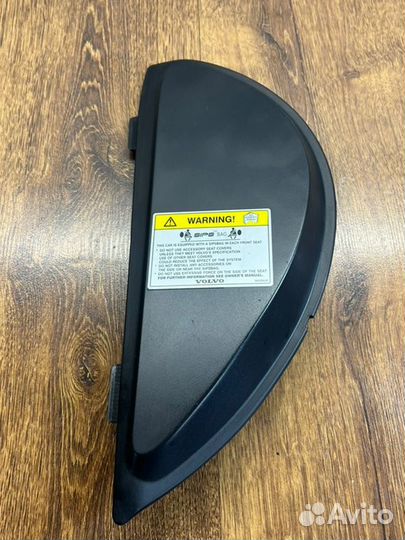 Накладка на торпедо передняя левая Volvo Xc90