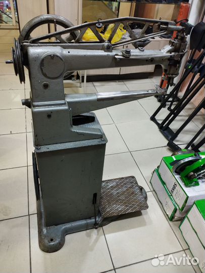 Рукавная швейная машинка Минерва