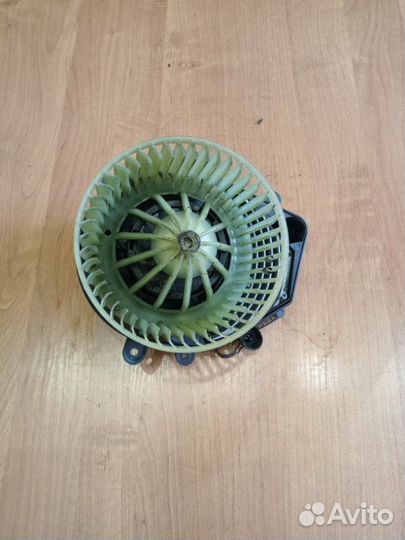 Мотор печки (вентилятор отопителя) Volkswagen