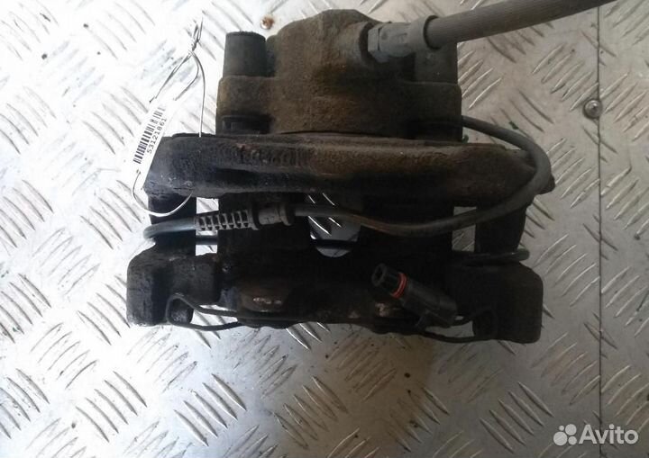 Суппорт передний левый Mercedes-Benz C-Class