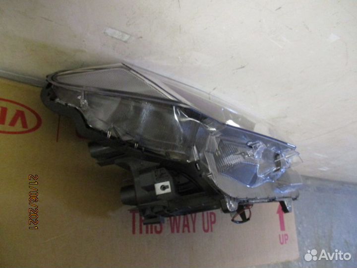 Фара правая Toyota RAV4