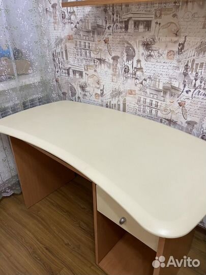 Письменный стол