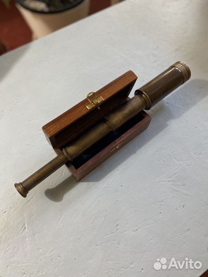 Подзорная труба индия в деревянной шкатулке