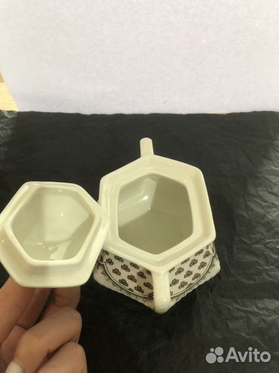 Сахарница и молочник Англия