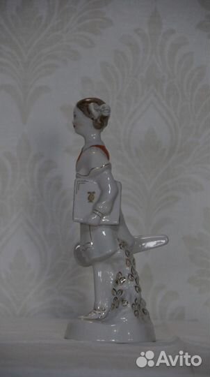 Пионерка со скрипкой