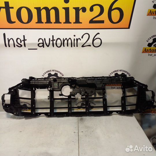 Кронштейн решетки радиатора Audi Q7 4M