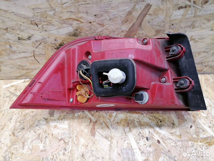 Фонарь правый Volkswagen Passat B7 wagon