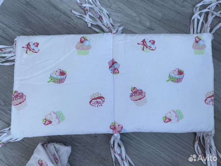 Бортики в кроватку (+2 простыни)