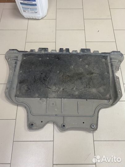 Защита двигателя golf/octavia 5Q0825236 б/у