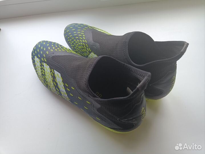 Футбольные бутсы adidas predator freak