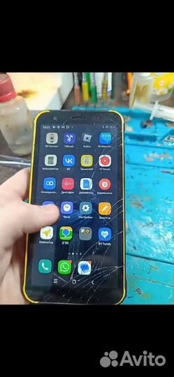 Целые дисплеи телефонов и битый сенсор