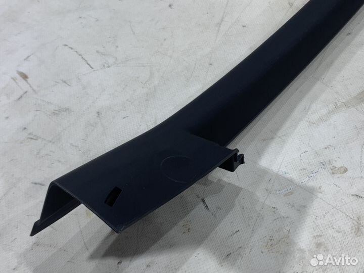 Обшивка рамки двери задней правой Audi Q3 8U