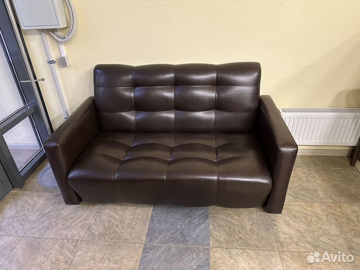 Офисный кожаный диван