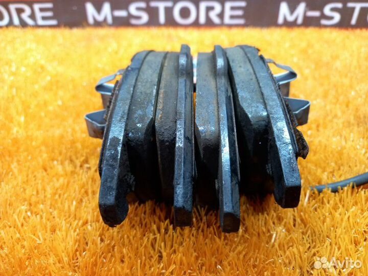 Колодки тормозные передние Volkswagen Passat B6